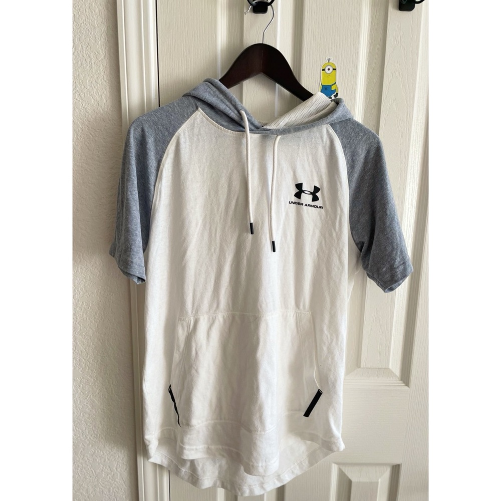 Under armour light grey and white SM SIZE men’s sports